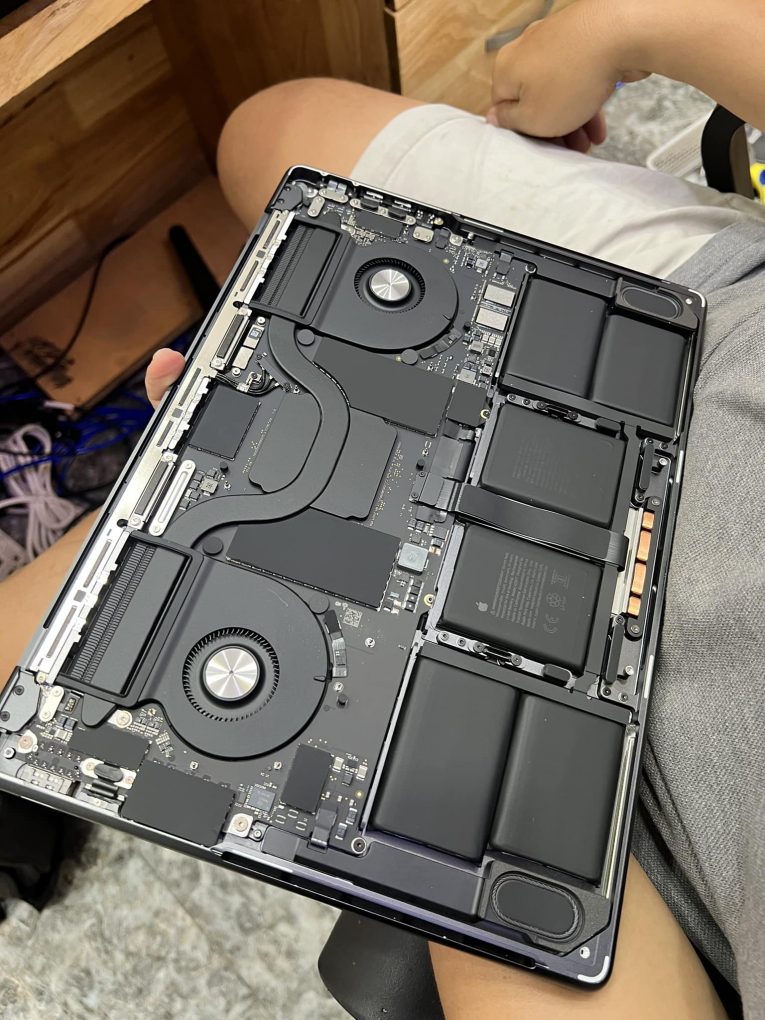 Laptop Cũ Bình Dương - ve sinh macbook binh duong