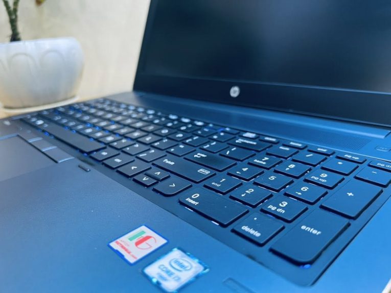 HP ZBOOK 15 G3 | I7-6700HQ | RAM 16GB | SSD 256GB + HDD 500GB | QUADRO M1000M - 16 HP ZBook 15 G3