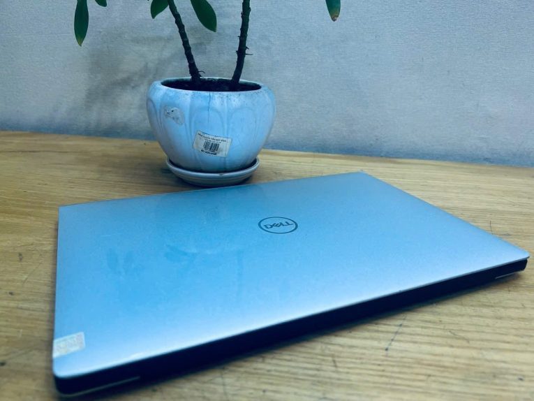 Dell XPS 13 7390 | i7-10510U | RAM 16GB | SSD 512GB | LCD 13" FHD - 19 Dell XPS 13 7390