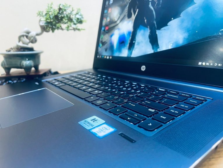 HP ZBOOK STUDIO G3 | I7-6820HQ | RAM 16GB | SSD 256GB | QUADRO M1000M 4GB - 17 HP ZBook Studio G3