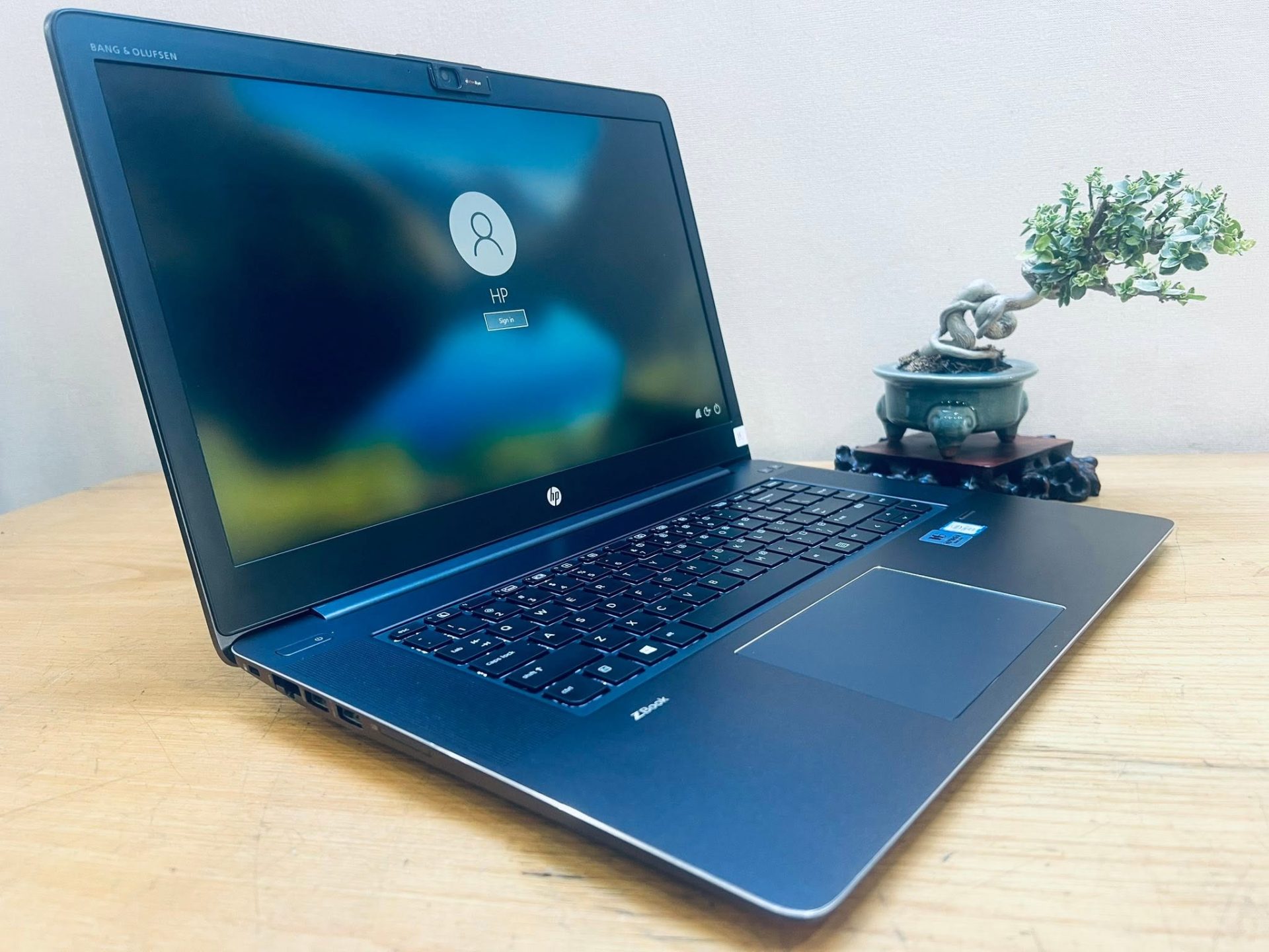 HP ZBOOK STUDIO G3 | I7-6820HQ | RAM 16GB | SSD 256GB | QUADRO M1000M 4GB - 12 HP ZBook Studio G3