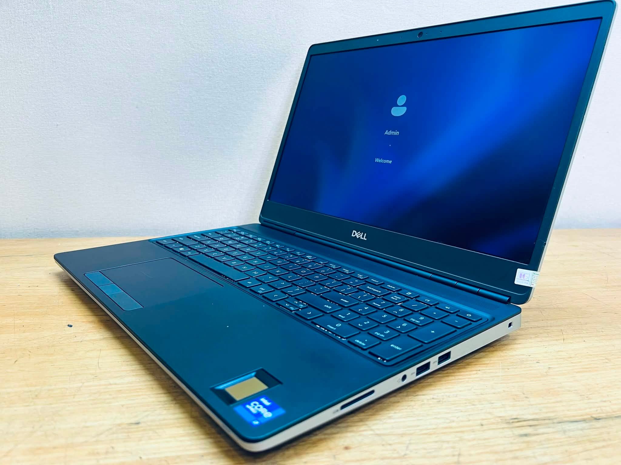 Cổng kết nối Dell Precision 7560