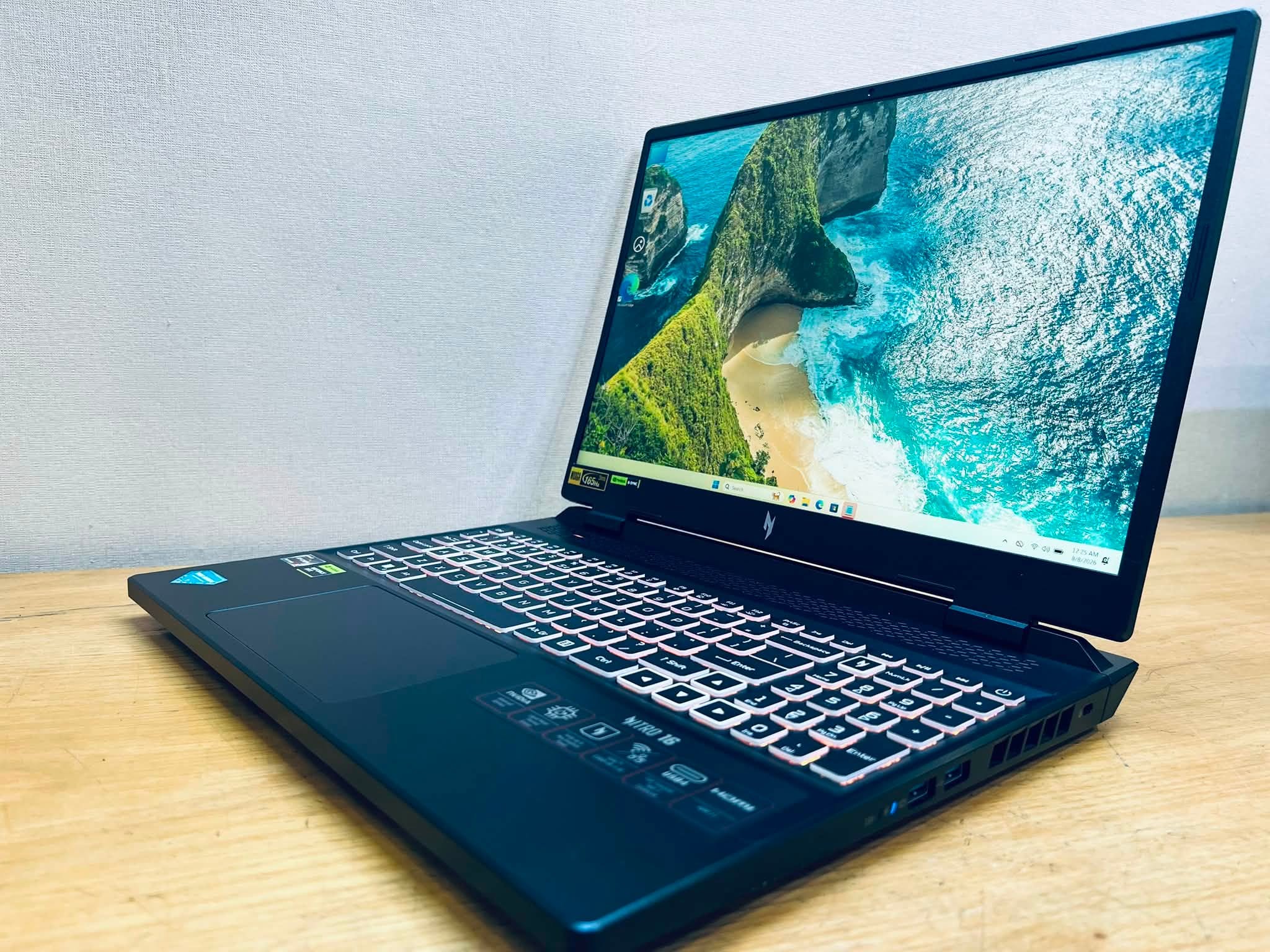 Cổng kết nối cạnh bên Acer Nitro 5 AN16-41